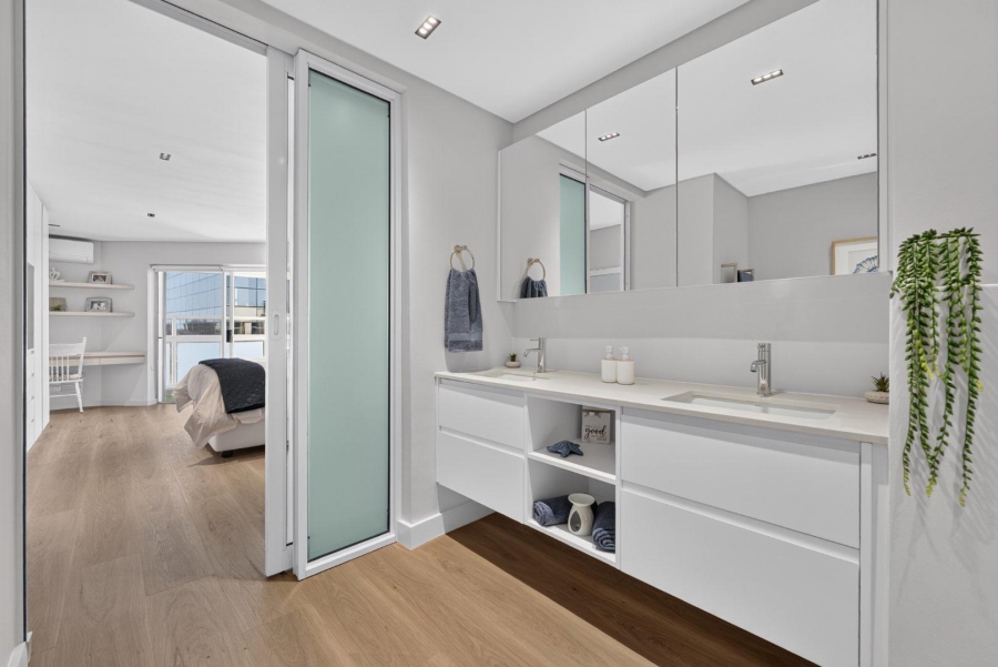 2 Bedroom Property for Sale in Sea Point Western Cape